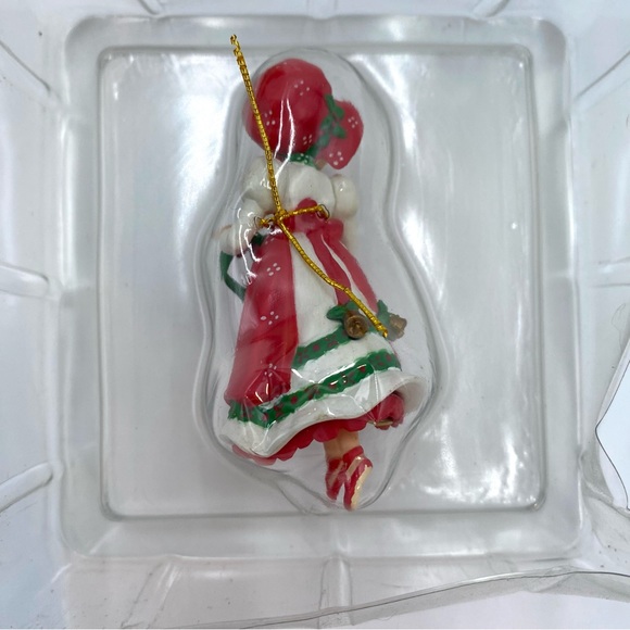 Vintage 1990 Carlton Cards Heirloom Holly Hobbie Christmas At Heart Ornament - Picture 4 of 7